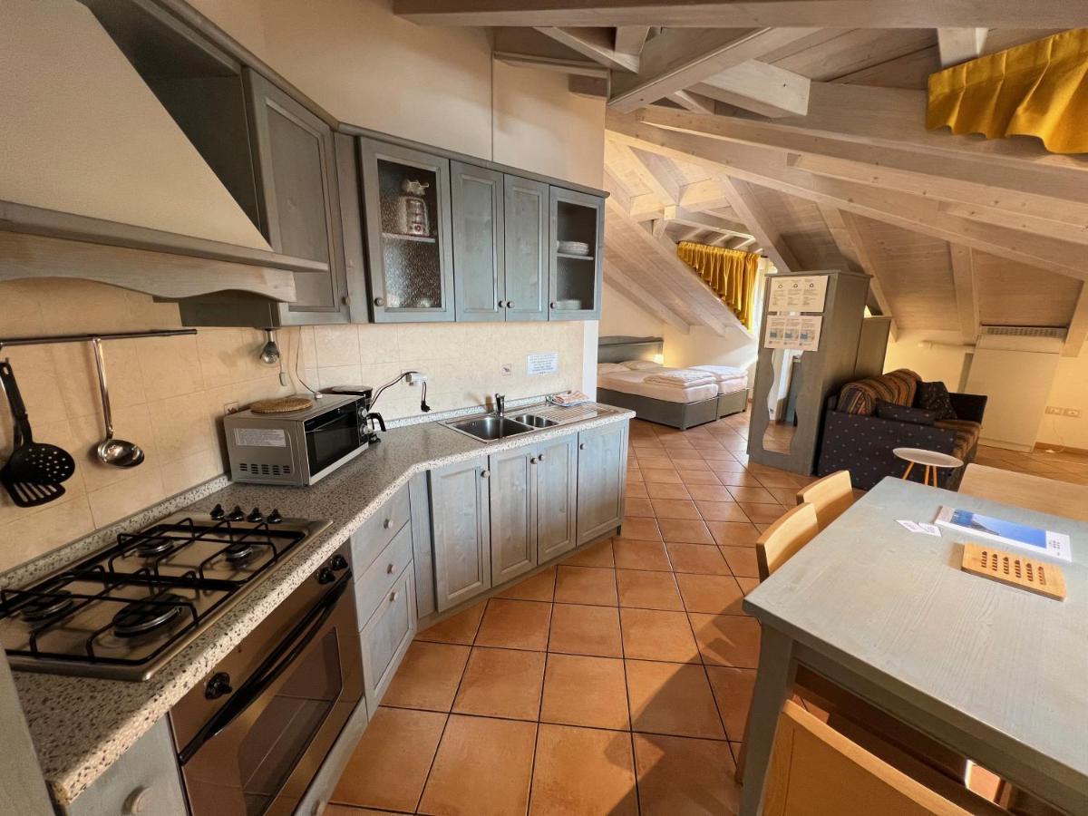 Studio Apartments Baia Azzurra 7 Torbole Sul Garda Exterior foto